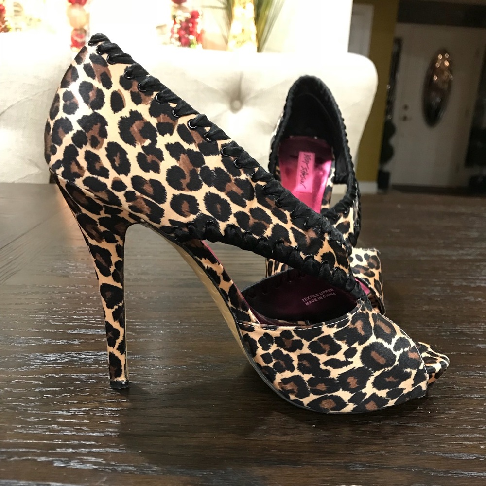 Betsey Johnson peep toe leopard stilettos 👠